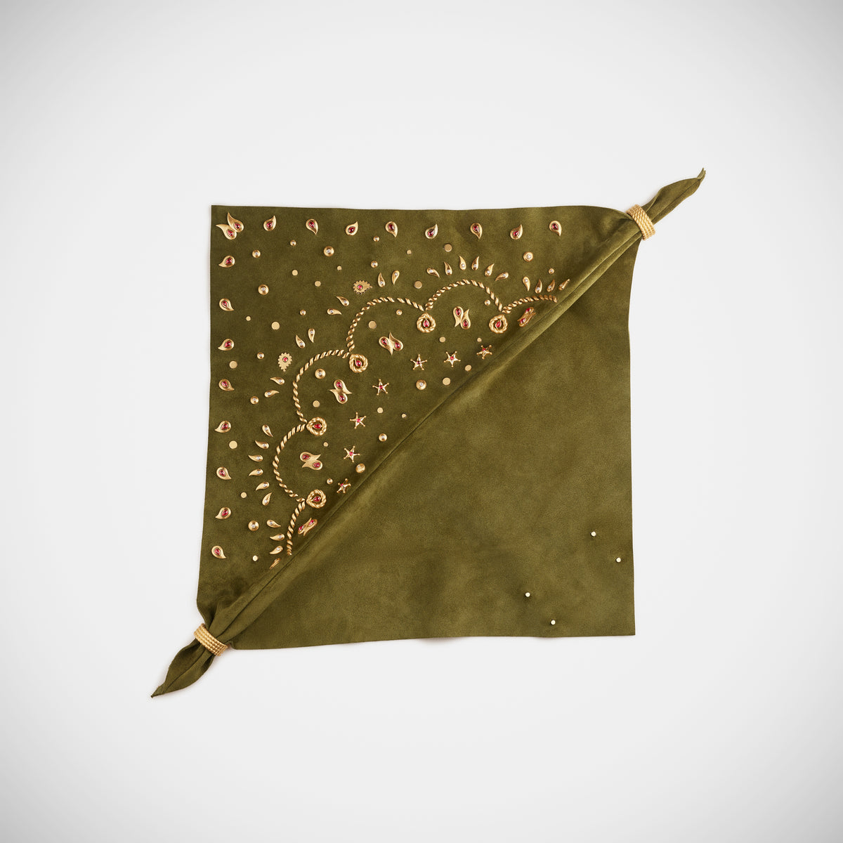 Marie Lichtenberg Staging Pendant Bandana