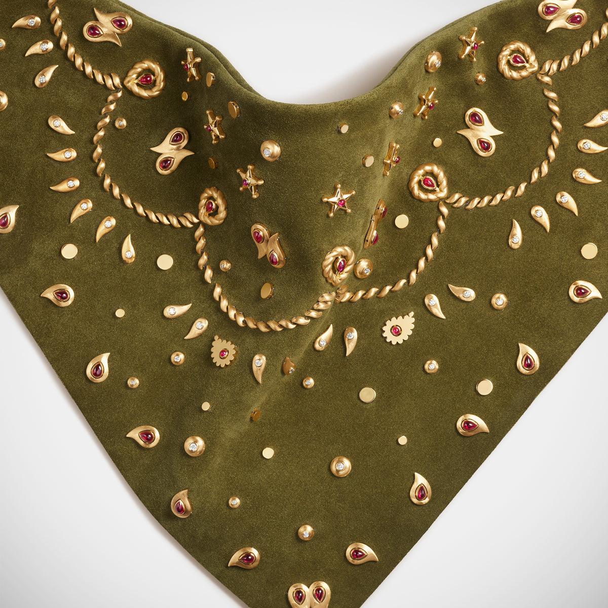 Marie Lichtenberg Staging Pendant Bandana
