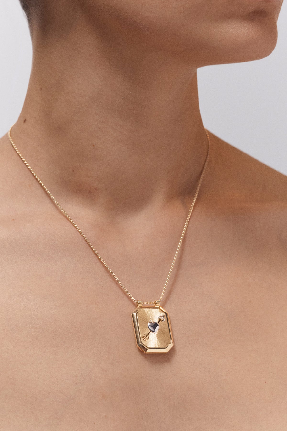 Marie Lichtenberg Staging Scapulaires Coeur percé Scapular