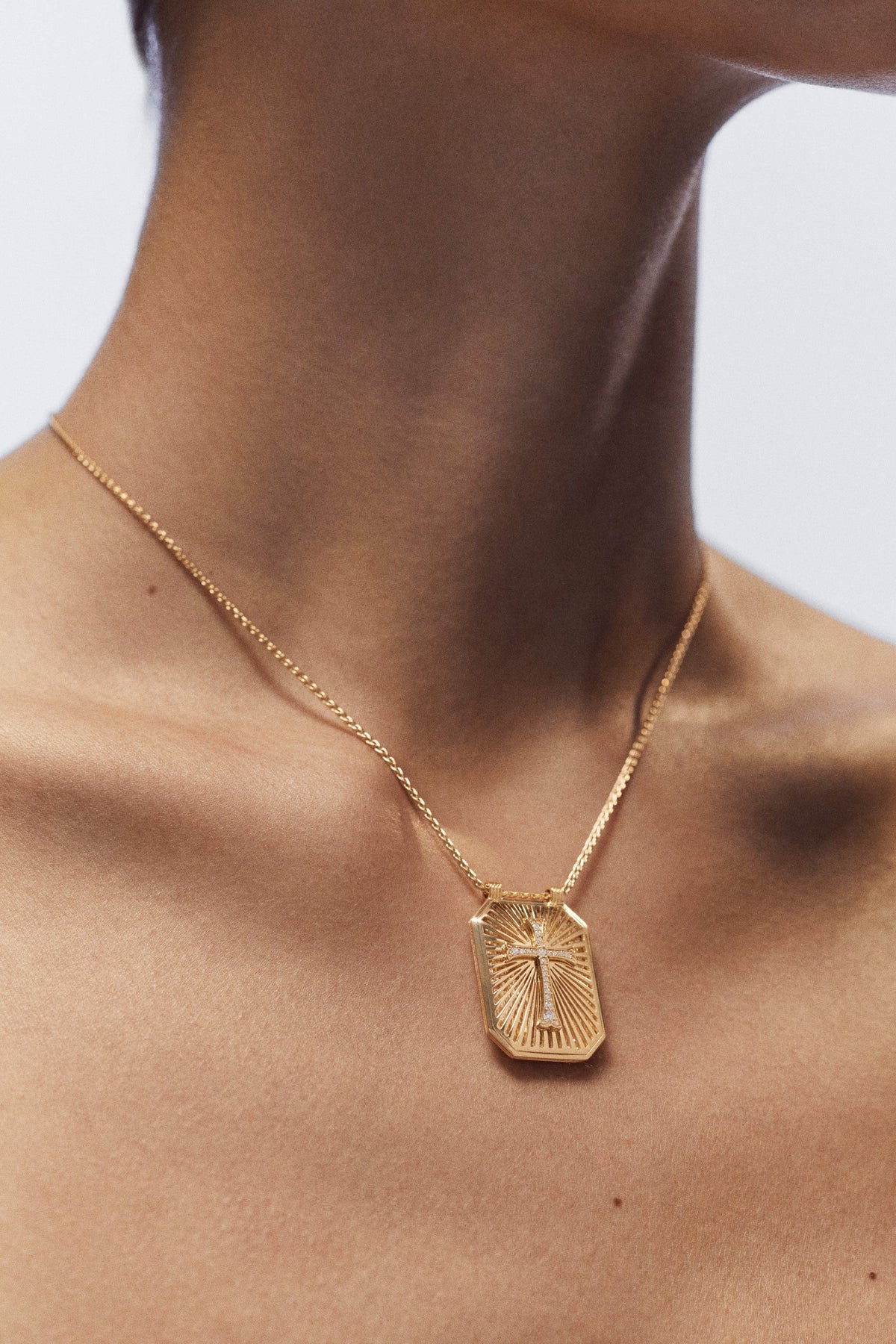 Marie Lichtenberg Staging Scapulaires Cross Scapular