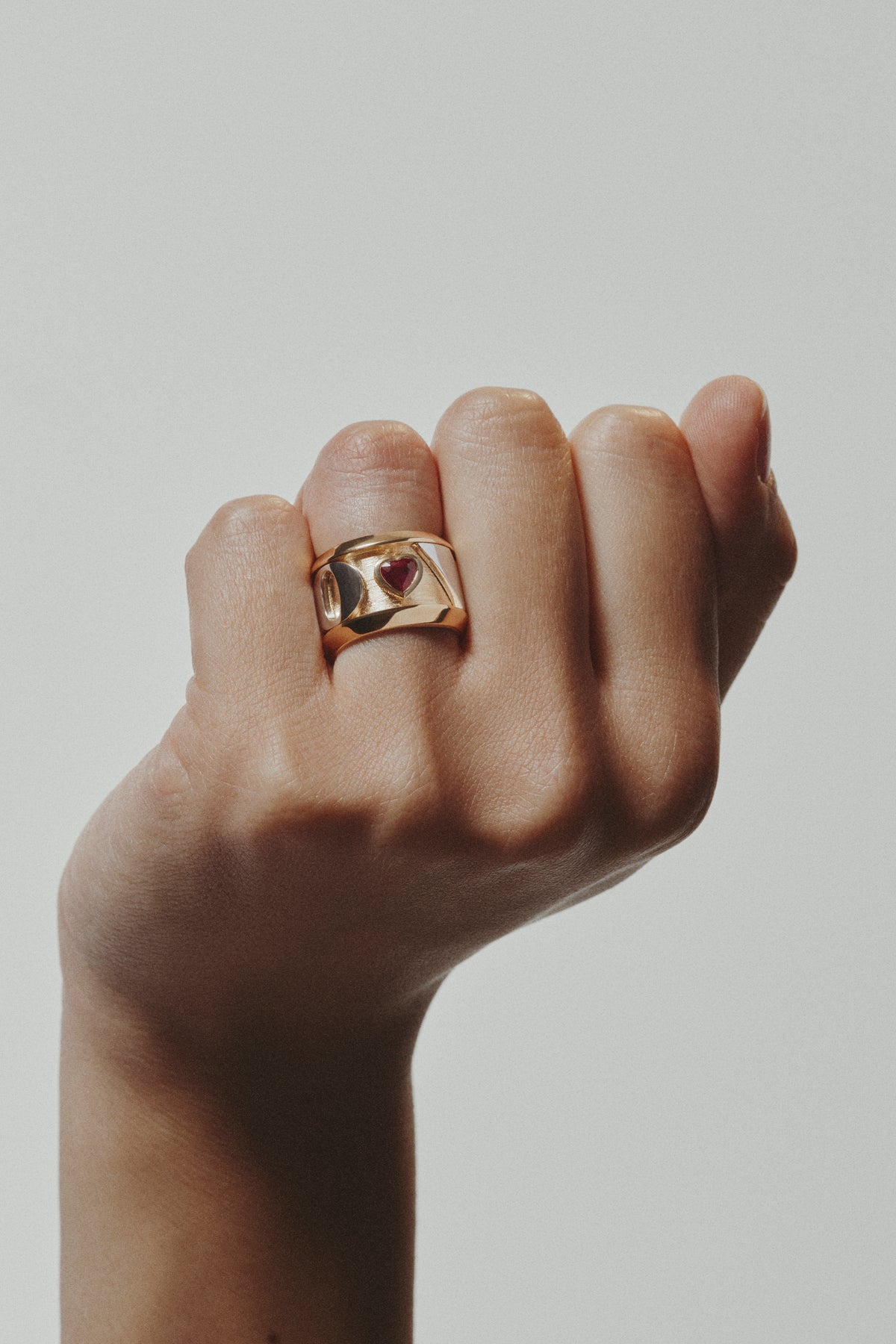 Marie Lichtenberg Staging Ring Love Fanion Ring